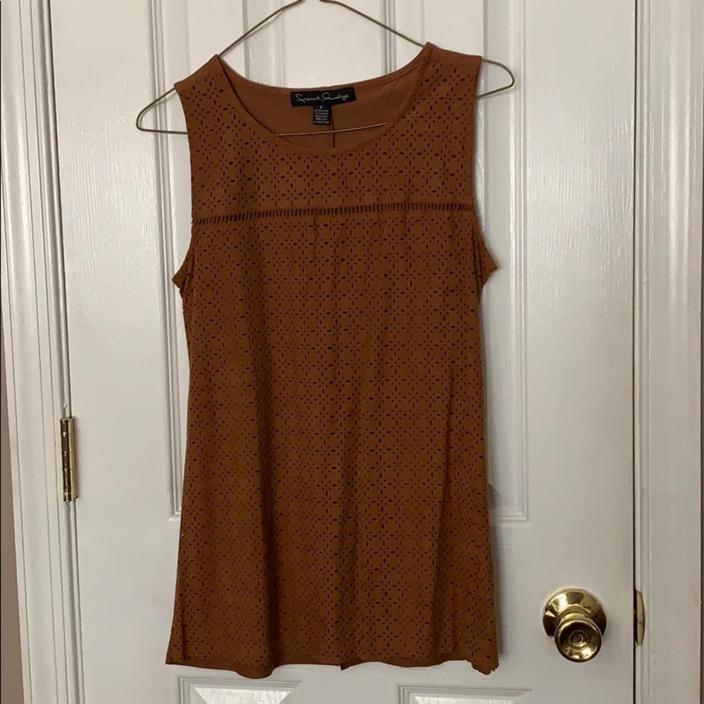 Women’s Sleeveless Top